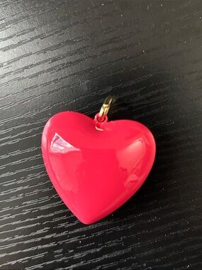 NWOT Roxanne Assoulin big size Hot Pink Heart Pendant